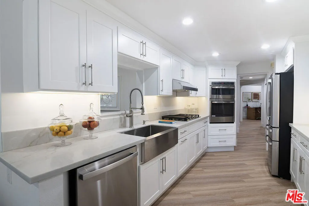 458 N Oakhurst Drive 102, Beverly Hills, California 90210 home-pic-12